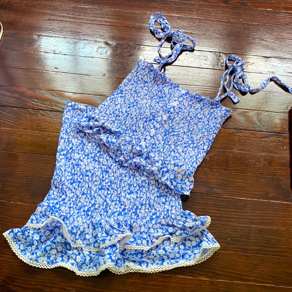 Blue floral matching skirt and top set. Size XS. Lightly worn.